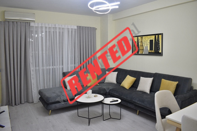 Apartament 2+1 per qera prane rruges Sabri Prezeva ne Astir.&nbsp;
Pozicionohet ne katin 4 te nje p